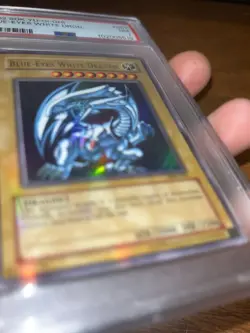 Blue-Eyes White Dragon 2002 Yu-Gi-Oh! SDK-001 PSA 7 full holo bleed error - Image 2