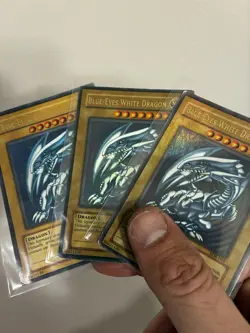 *** BLUE EYES WHITE DRAGON *ULTRA RARE SDK-001 ORIGINAL (MP) YUGIOH! LOT OF 3 - Image 2