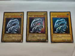 Blue Eyes White Dragon sdk-001 ultra rare unlimited x3 - Image 1