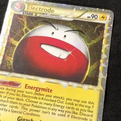 Pokemon 2010 Electrode Holo Triumphant 93/102 Card Ultra Rare LP - Image 4