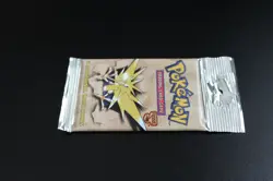 Pokemon Fossil Unlimited Booster Pack Long Crimp Zapdos Art (Mint) - Image 4