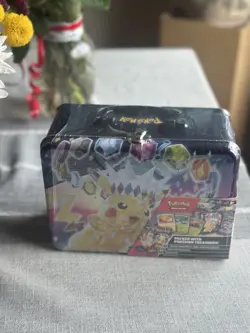 Pokemon TCG: Fall 2024 Collector Chest (Surging Sparks Theme) Pikachu Lunch Box - Image 2