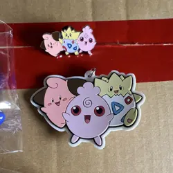 Pokemon TCG Accessories Lot: Pens, Dice, KeyChain, Tokens - Image 2