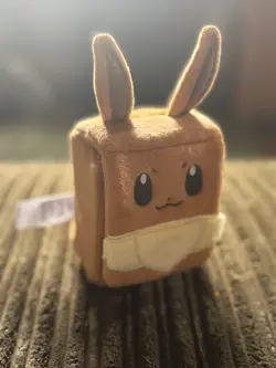 Pokemon TCG: Eevee Fuzzy Deck Box - Image 2