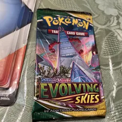 Pokemon TCG - Evolving Skies Booster Pack Sword & Shield - Image 2