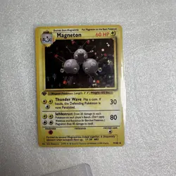 Pokemon TCG Magneton 009/102 Base Set Shadowless 1st Edition Holo Rare Z7 - Image 1