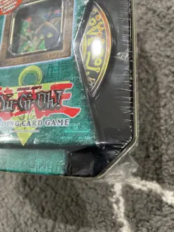 Yu-Gi-Oh 2004 Holiday Collector’s Tin NEW Sealed Insect Queen small tear on warp - Image 5