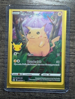 POKEMON FULL ART PIKACHU 005/025 RARE CELEBRATIONS 2021 LP + ARCEUS SLEEVE - Image 5
