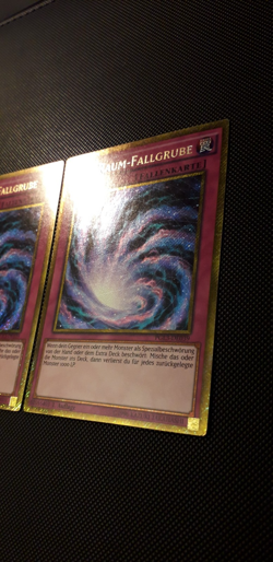 Yu-Gi-Oh! 3x Zeit-Raum-Fallgrube, PGL3-DE039, Gold SCR, 1. Auflage, Deutsch, EX - Image 4