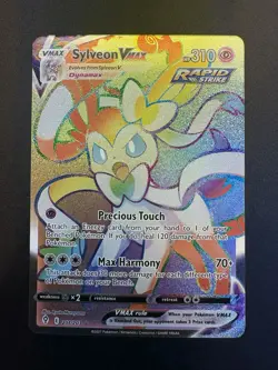 Sylveon VMax 211/203 Evolving Skies Pokemon Card - Image 1