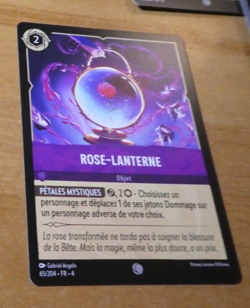 LORCANA TRADING CARD GAME DISNEY CHAPITRE 4 CARTE ROSE LANTERNE 65/204 FR NM - Image 1