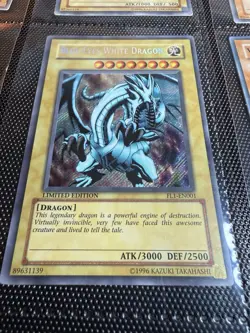 Yu-Gi-Oh Blue-Eyes White Dragon FL1-EN001 Secret Rare Limited Edition MP - Image 2