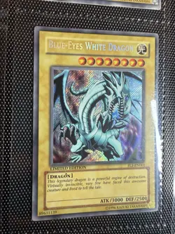 Yu-Gi-Oh Blue-Eyes White Dragon FL1-EN001 Secret Rare Limited Edition MP - Image 4