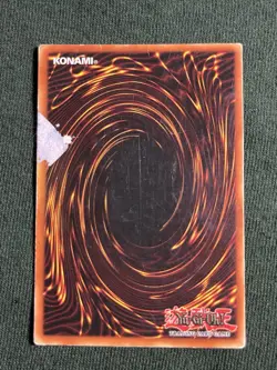 | Yugioh Blue-Eyes White Dragon SDK-001 Ultra Rare Starter Deck Kaiba DMG 🔥 | - Image 3