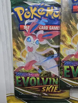 Pokemon Sword and Shield Evolving Skies Three Booster Packs Blister Pack Promo 820650808814 - Image 3