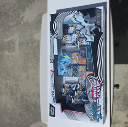 Pokemon TCG Unova Heavy Hitters Premium Collection Black Bolt & White Flare NEW - Image 2