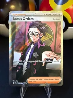 Boss's Orders Corbeau 256/217 Me: Ascended Heroes Holo POKEMON TCG TRADING CARD - Image 1
