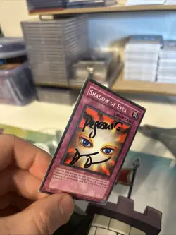 Mai Valentine ‘s Shadow Of Eyes DB1Yu-Gi-Oh! LP Signed By Pegasus Darren Dustan - Image 3