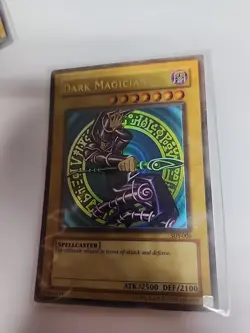 Yu-Gi-Oh! Dark Magician SDY-006 - Ultra Rare Unlimited - MP/HP - Holo Bleed! - Image 1