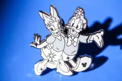 Disney Pin DLR 2008 Hidden Mickey Series Winter Ice Sculpture Donald Daisey - Image 1