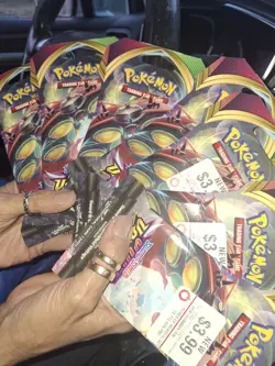 Pokemon Sword and Shield 2020 Assorted Unopened Booster 32 Packs - Image 4