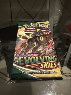 Pokemon Sword & Shield Evolving Skies Pack 10 Cards English Umbreon - Image 1