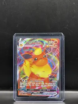 2021 Pokemon TCG Evolving Skies Flareon VMAX 18/203 Holo NM - Image 1