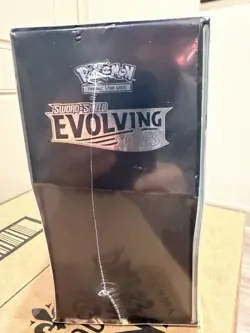 Pokemon Sword & Shield Evolving Skies Elite Trainer Box ETB Sealed (Has Tear) 820650808944 - Image 3