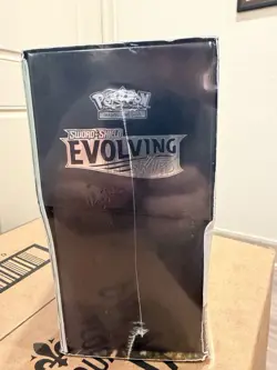 Pokemon Sword & Shield Evolving Skies Elite Trainer Box ETB Sealed (Has Tear) 820650808944 - Image 4
