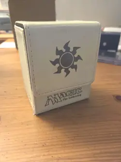 Vintage ULTRA PRO Magic The Gathering MTG WHITE MANA FLIP BOX MTG Deck Case - Image 1