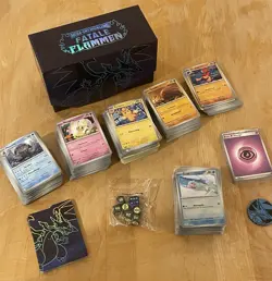 Pokemon Sammlung 80 Holo Karten NM + 450 Base + Box + Wurfel + Munze + Energie - Image 1