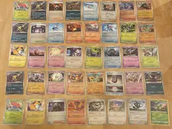 Pokemon Sammlung 80 Holo Karten NM + 450 Base + Box + Wurfel + Munze + Energie - Image 2