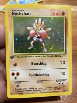1999 Pokemon Base Set Hitmonchan Holo 7/102 (German) - Image 1