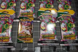 Pokemon TCG (10) Evolving Skies Booster Packs - (9) Sleeved (1) Non-Sleeved - Image 3