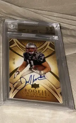 JULIAN EDELMAN 2009 EXQUISITE COLLECTION ROOKIE ON CARD AUTO BGS 9.5 10 AUTO - Image 2