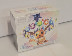 Pokemon, Prismatische Entwicklungen, Top Trainer Box, Deutsch, NEU OVP Sealed - Image 1