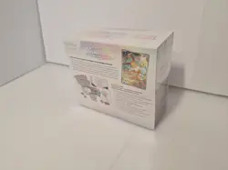 Pokemon, Prismatische Entwicklungen, Top Trainer Box, Deutsch, NEU OVP Sealed - Image 3