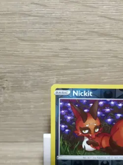 Nickit 104/203 Reverse Holo Evolving Skies Pokemon TCG Card - Image 2