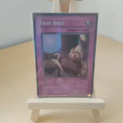 Yu-Gi-Oh! - Trap Hole - Fallgrube - LOB - 058 - Super - Asiatisch - LP - 1st - Image 1