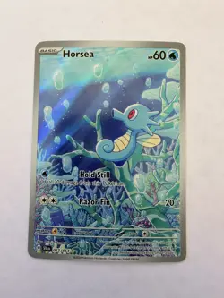 Horsea - Illustration Rare SV: Shrouded Fable 067/064 NM - Image 1