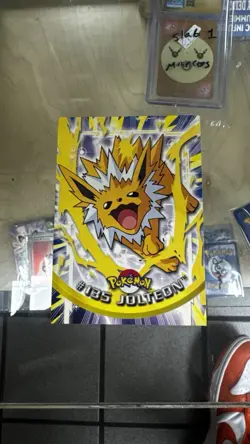 Pokemon TCG #135 Jolteon Topps Series 3 Non Holo - Image 1