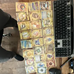 Lot of 25 Gold pokemon cards - Image 1