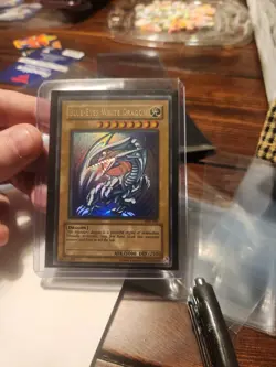 10 GEM MINT Blue-Eyes White Dragon Starter Deck Kaiba REMOVED FROM CRACKED CASE - Image 2