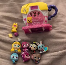 Disney Doorables Alice in Wonderland 1" Figurine Set Lot with Accessories - Image 1