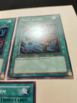 3x Heavy Storm SD2-EN019 Common 1st Ed/Unlimited LP/MP - Image 3