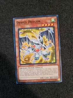 YUGIOH - DEBRIS DRAGON - SDCL - COMMON - 1ST ED - Image 1