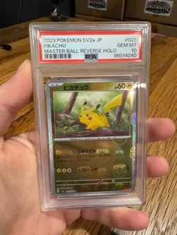 Pikachu Master Ball PSA 10 (025/165 Sv2a: Pokemon Card 151 Holo) - Japanese - Image 1