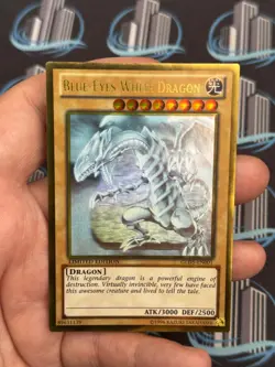 Yugioh Blue-Eyes White Dragon GLD5-EN001 Gold Series Ghost Limited Edition LP+ - Image 1