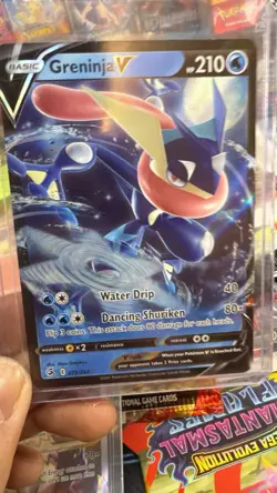 Pokemon TCG Greninja v Fusion Strike Holo Ultra Rare Card 073/264 Near Mint - Image 2