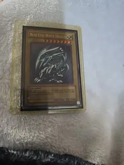 Yu-Gi-Oh Blue Eyes White Dragon Holo - Image 1